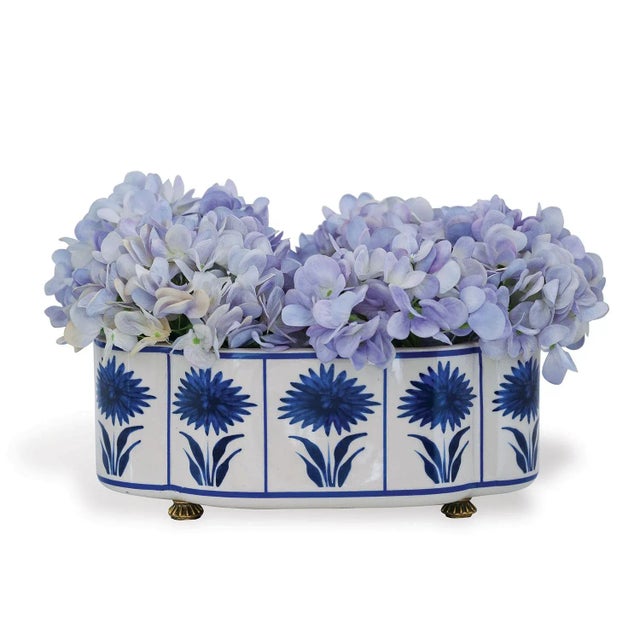 Hannah is our modern, yet casual interpretation of a Chinese export pattern that is on a saucer plate made about 1740. The...