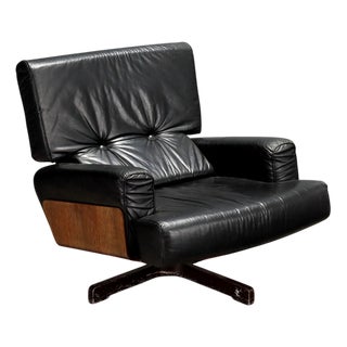 401 Armchair attributed to Menilio Taro for Cinova For Sale