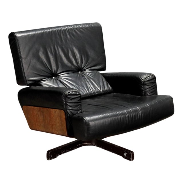 401 Armchair attributed to Menilio Taro for Cinova For Sale