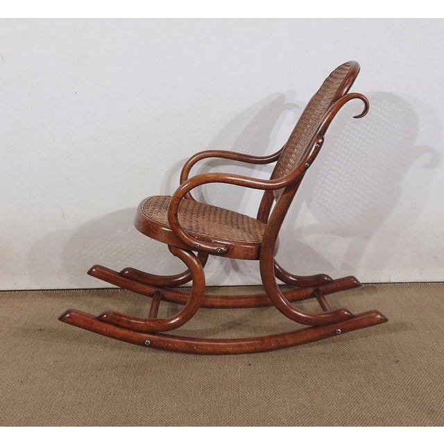 Model 12331 Childrens Rocking Chair in Beech by Michael Thonet for Thonet, 1910s For Sale - Image 3 of 17