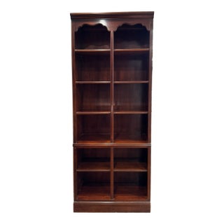 Drexel Heritage Solid Cherry Wood Bookcase | Traditional Vintage Display Cabinet | Late 20th Century For Sale