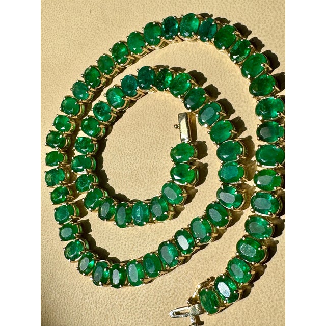 110 Ct Oval Natural Fone Oval Emerald Necklace, 14 K Gold 57.3 Gm , 18 " Long For Sale - Image 9 of 18