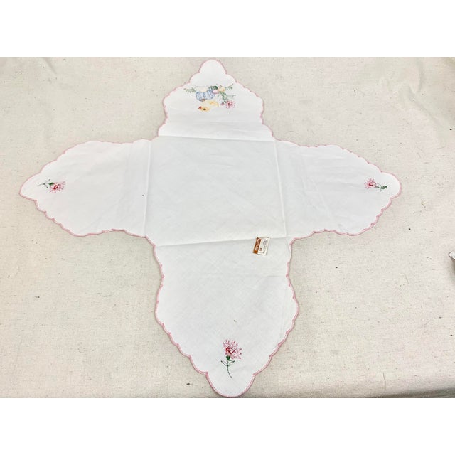 Farmhouse Vintage Embroidered Chicken Bread Basket Linen For Sale - Image 3 of 9