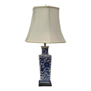 Mid 20th Century Chinese Blue and White Porcelain Vase Mounted as Table Lamp