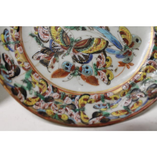 Chinese 19th-Century Chinese Export Porcelain Plates in the Popular "Thousand Butterfly" For Sale - Image 3 of 9