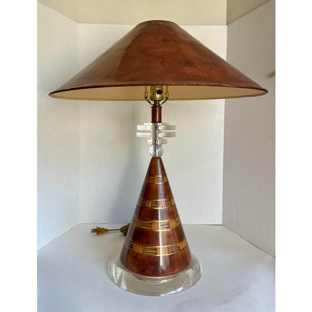 Pair of Vintage Leeazanne Postmodern Faux Burl & Lucite Table Lamps With Original Shades For Sale - Image 10 of 17