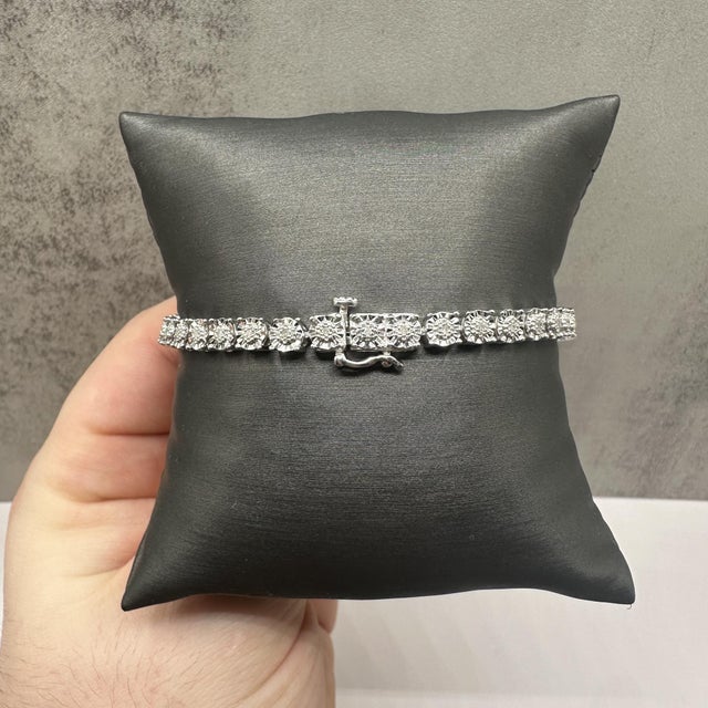 Contemporary Diamond Tennis Bracelet in Sterling Silver – 0.25ctw, 7in, New For Sale - Image 3 of 4