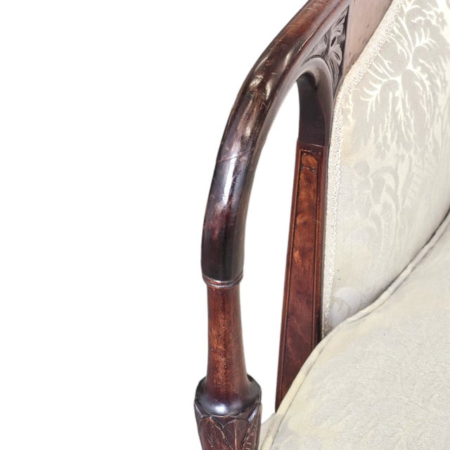 Federal Style Colonial Revival Mahogany Settee With Serpentine Crest Rail & Damask For Sale - Image 9 of 12