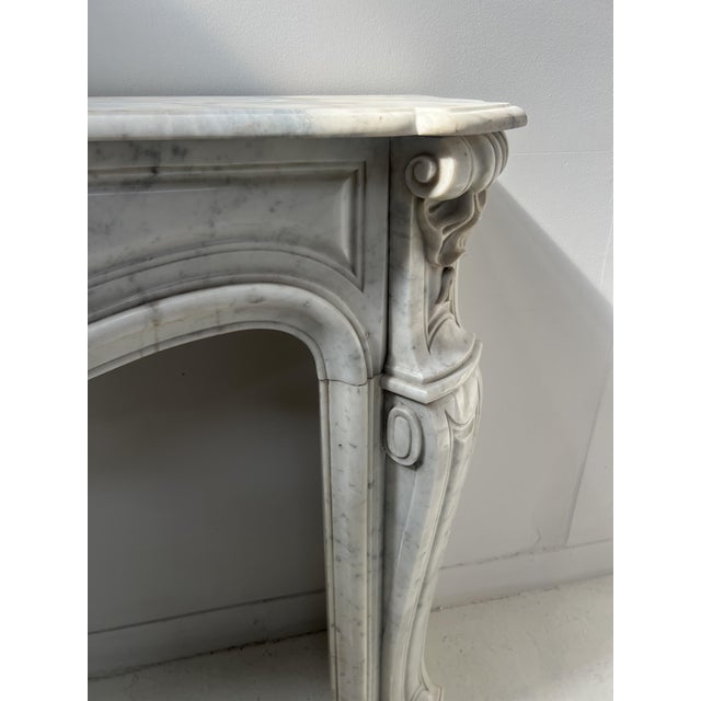 Louis XV Style Fireplace in White Veined Carrara Marble, 1800s For Sale - Image 10 of 15