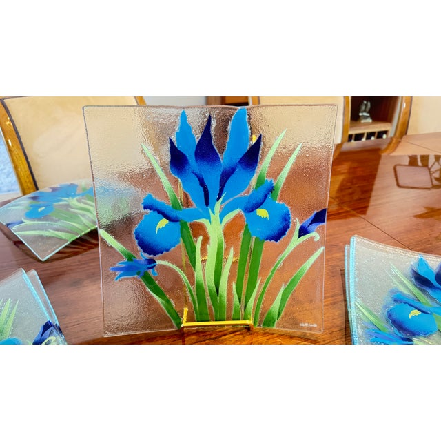 1970s Floral Iris Art Glass Dinner Plates, Signed Wm McGrath, 9 Piece For Sale - Image 12 of 14