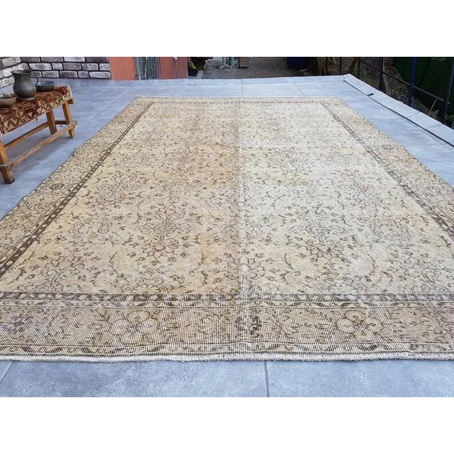 Art Deco 1960s Beige Turkish Floor Carpet 6x10 For Sale - Image 3 of 10