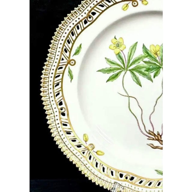 Neoclassical Royal Copenhagen Flora Danica Plate, Anemone Ranunculoides L, Gilt Border For Sale - Image 3 of 8