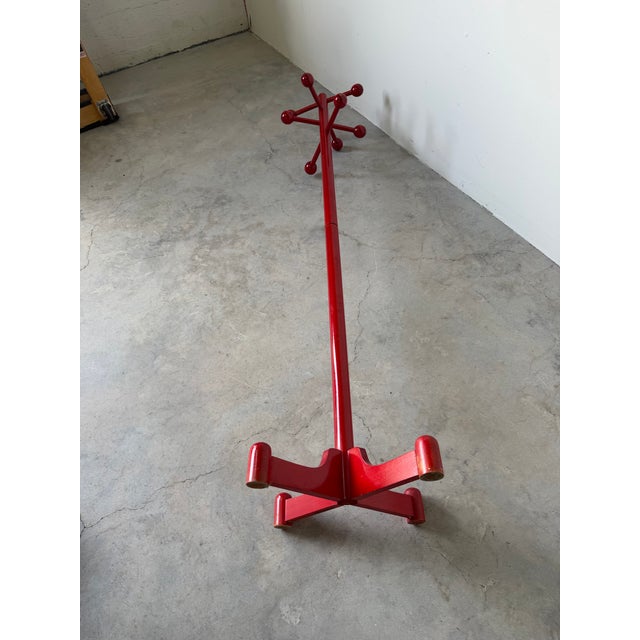1980’s Italian Postmodern Memphis Style Red Stained Wood Floor Standing Hat & Coat Stand For Sale - Image 12 of 12