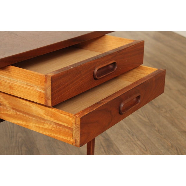 Mid 20th Century Mid Century Modern Pair of Walnut End Tables For Sale - Image 5 of 13