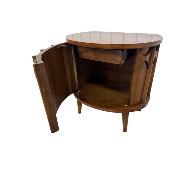 Mid-Century Modern Kent Coffey Perspecta Commode Walnut Nightstands - Set of 2 For Sale - Image 9 of 10