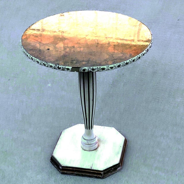 1960s Gilded Hollywood Regency Style Round Italian Eglomise Pedestal Table For Sale In Palm Springs - Image 6 of 7
