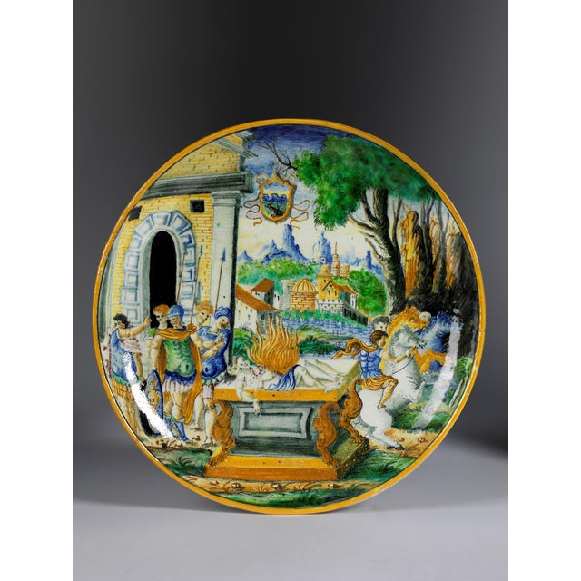 Istoriato Style Urbino Majolica Plate with Eteocle and Polinice For Sale - Image 4 of 7