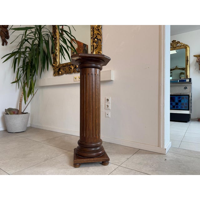 Charming pedestal column/plant stand. Dimensions: Height x Width x Depth 95 x 36 x 36 cm. For sale is an elegant antique...