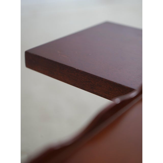 1990s Hekman Flame Mahogany Occasional Tea Table For Sale - Image 5 of 17
