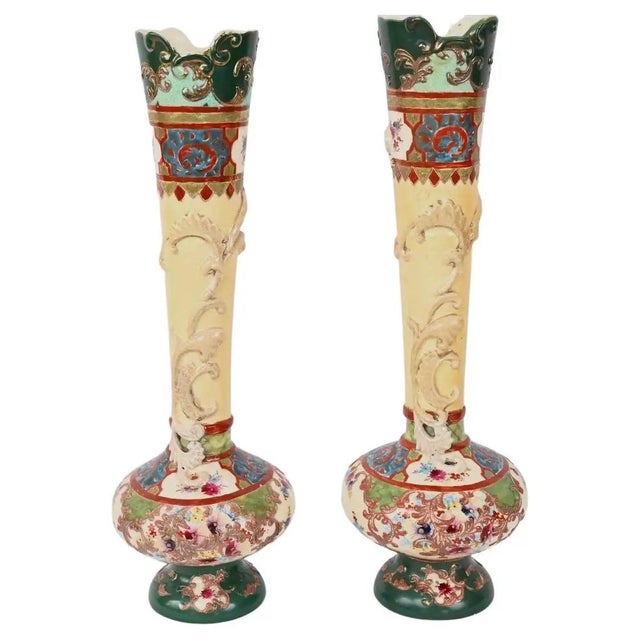 Beige Pair of Japanese Imperial Meiji Period Porcelain Vases For Sale - Image 8 of 9