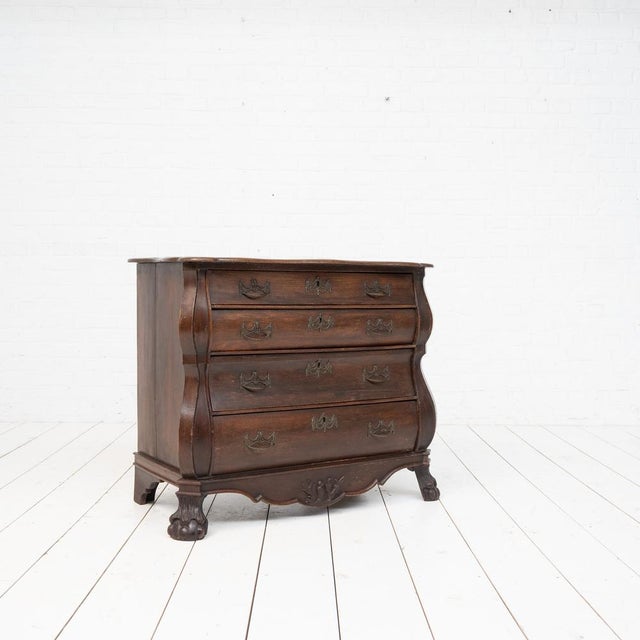 Dutch oak chest of drawers, late 19th century 4 drawers Original dark patina Good condition.