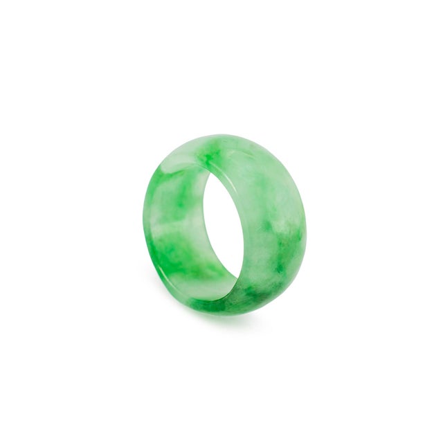 Modern Ladies Natural Green 20.30ct Jadeite Jade Band Ring, Size 5 For Sale - Image 3 of 7