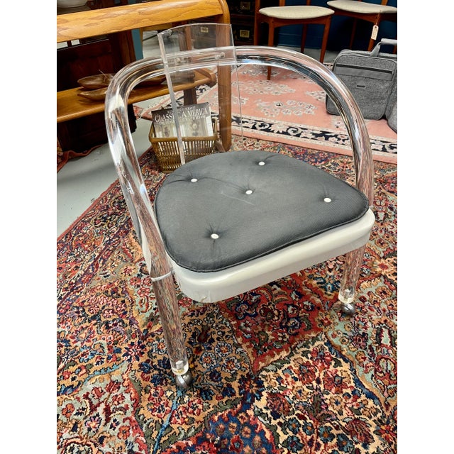 Mid-Century Modern 1970s Charles Hollis Jones Lucite Table With 3 Chairs - Set of 5 For Sale - Image 3 of 8