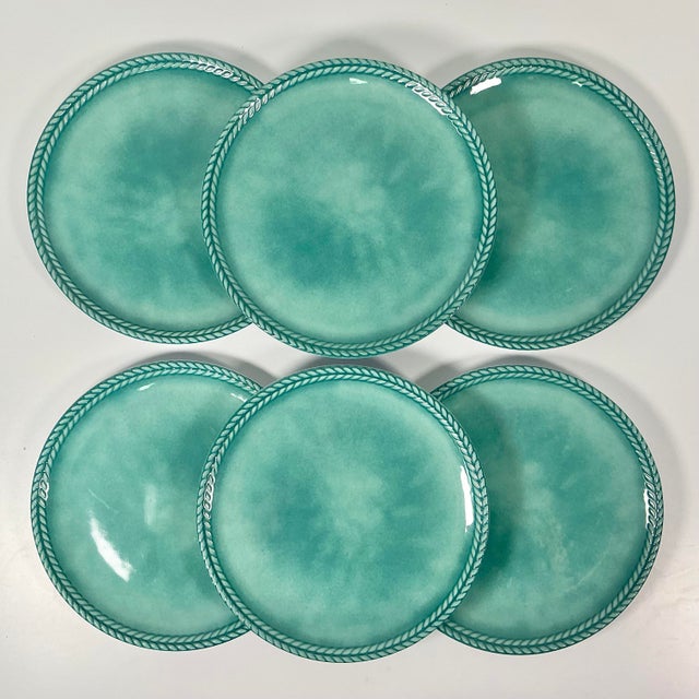 A pretty set of 6 Melamine Dinner plates feature a faux ceramic Turquise design. These rims have a row of Laurel Leaf...