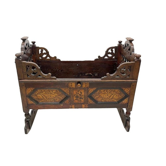 English 18th century oak children's cradle An 18th century English children's cradle, made of oak, raised on rockers...