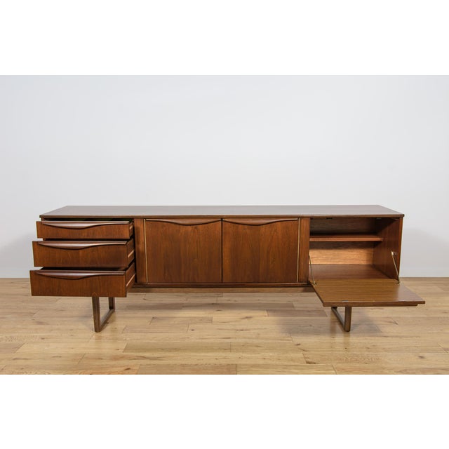 Brown Mid-Century Modern English Teak Sideboard from Stonehill, 1960s For Sale - Image 8 of 18