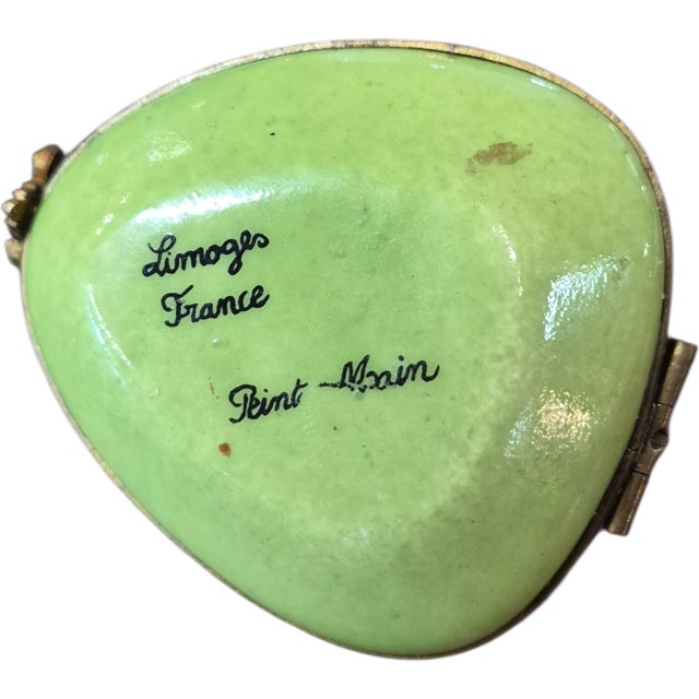 The School of Paris Hand-Painted Porcelain Trinket Box With a Lion Face For Sale - Image 3 of 3