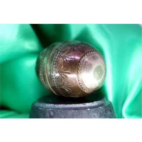 Silver Egg with Engraved Garlands For Sale - Image 5 of 8