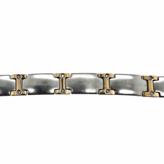 This is part of Chairish’s Fine Jewelry assortment. This is a wonderful vintage men's or women's bracelet consisting of...