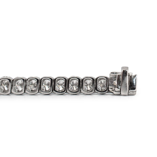 Metal Platinum 17.54ctw Round Diamond Riviera Bezel Graduated Tennis Necklace For Sale - Image 7 of 9