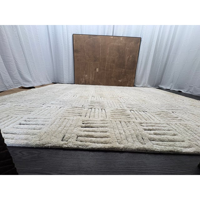 Rh Basanti Rug – 9' × 12' Marled Ivory/Charcoal | Hand-Knotted Wool Blend | Contemporary Himalayan-Inspired Design For Sale - Image 9 of 18