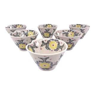 Hand-Painted Bat Trang Vietnamese Ceramic Bowls With Yellow Floral Motifs and Chopstick Rests - Set of 6 For Sale