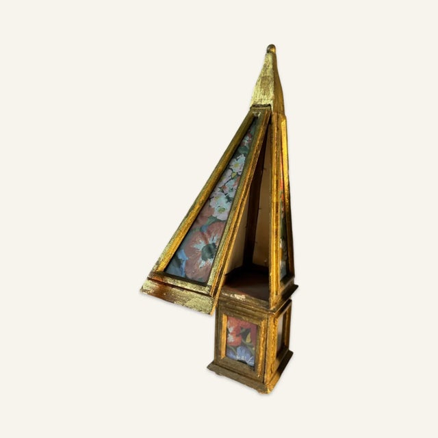 Early 21st Century Pair of Florentine Gilded Wood and Glass Paneled Obelisks For Sale - Image 5 of 7