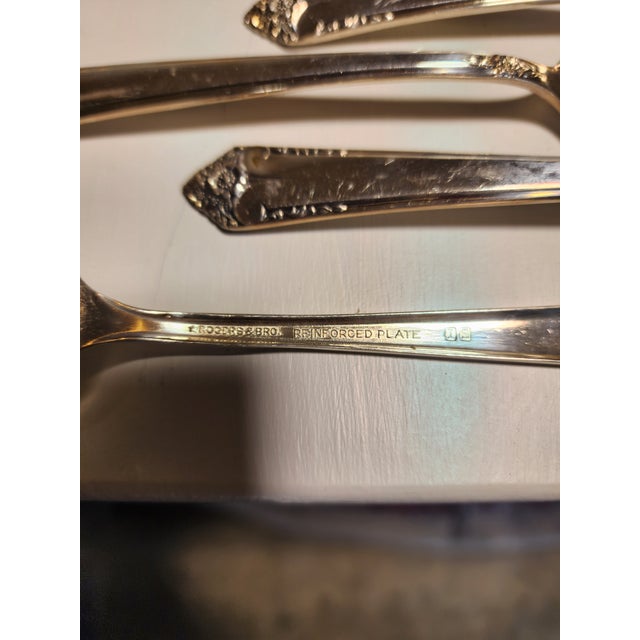 Silver 1950s Rogers & Bros Starlight 24 Place Silver Plated Flatware Set For Sale - Image 8 of 10