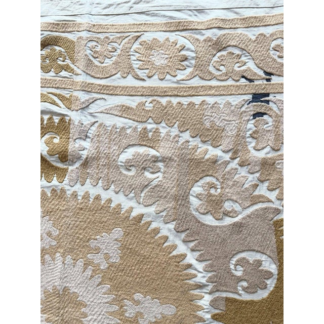 Tan Suzani Wall Hanging Decor - Neutral Tan Uzbek Tablecloth For Sale - Image 8 of 9