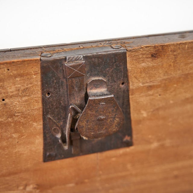 Emilian Chest of Drawers, 17th Century For Sale - Image 4 of 9