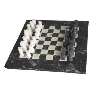 Mid-Century Brutalist Marble Chess Board Set with Black and White Orthoceras Fossil Slab and Stone Pieces, 1950s, Set of 33 For Sale