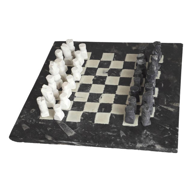 Mid-Century Brutalist Marble Chess Board Set with Black and White Orthoceras Fossil Slab and Stone Pieces, 1950s, Set of 33 For Sale
