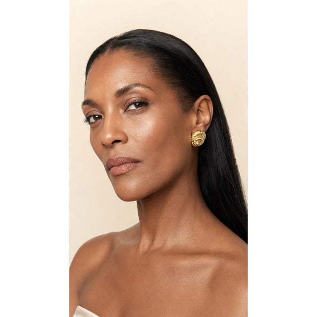 1970s David Webb 18k Hammered Gold Shell Earrings, A Pair For Sale - Image 14 of 14