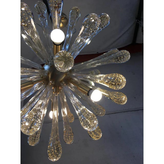 Sputnik Chandelier in Murano Glass With Gold Air Drops and Metal Frame For Sale - Image 6 of 10