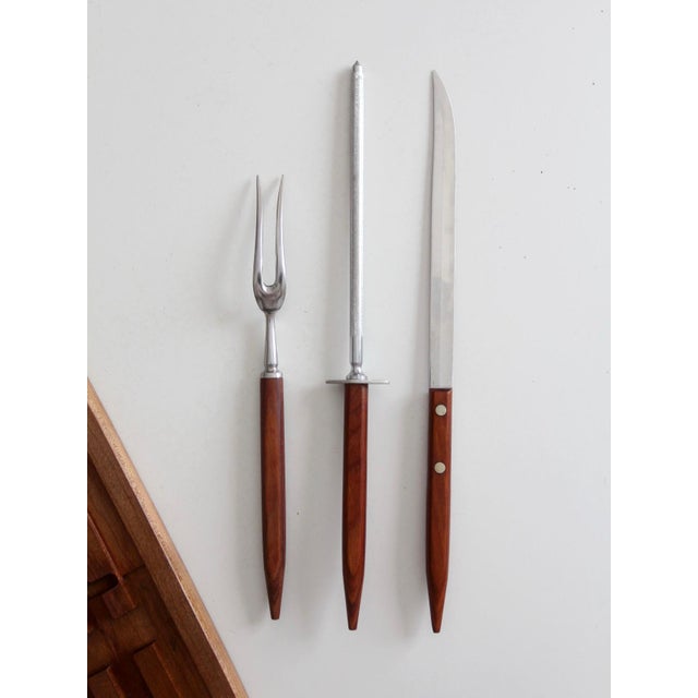 Vintage Robeson ShurEdge Frozen Heat Carving Set With Wood Tray For Sale - Image 4 of 13