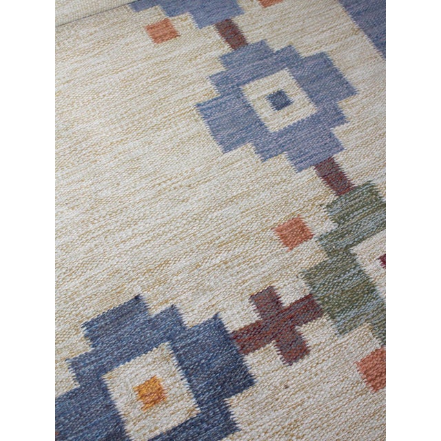Mid-Century Modern Swedish Geometric Wool Kilim Rug by Karin Jönsson, 1960 For Sale - Image 6 of 9