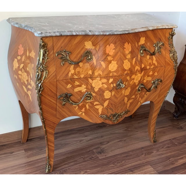 French Louis XV Style Kingwood & Marquetry Ormolu Mounted Bombe Commode For Sale - Image 4 of 12