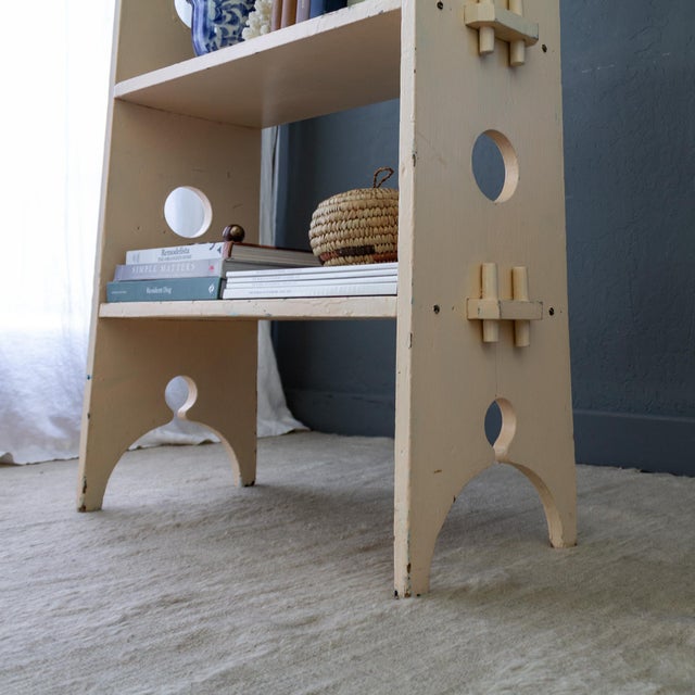 Arts and Crafts Pink Painted Bookshelf With Roycroft Peg Construction For Sale - Image 10 of 18