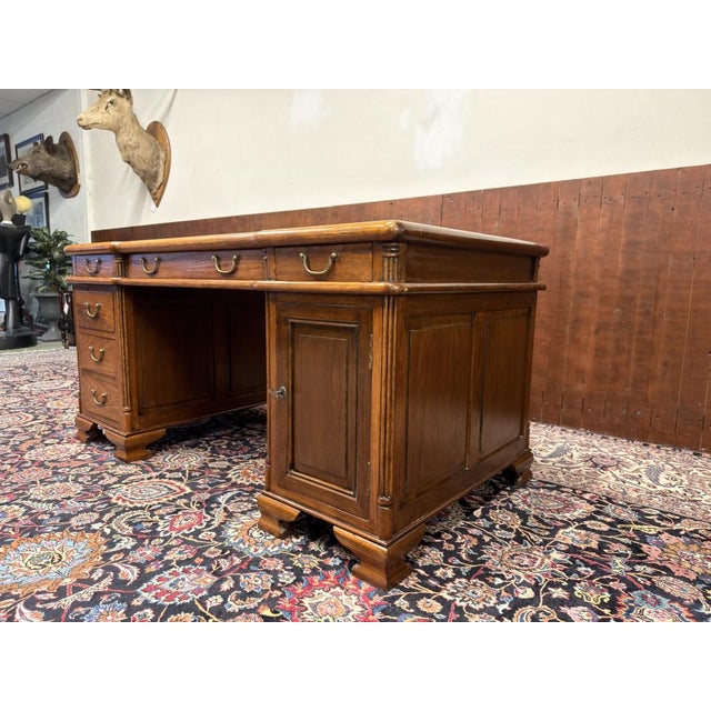 English Chesterfield Desk in Oak For Sale - Image 6 of 18