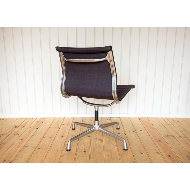 Black Aluminium Group EA106 Swivel Desk Chair by Charles and Ray Eames for Vitra, 1990s For Sale - Image 8 of 18